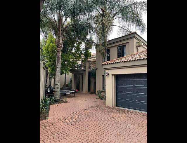 3 BEDROOM TOWNHOUSE FOR SALE IN AERORAND